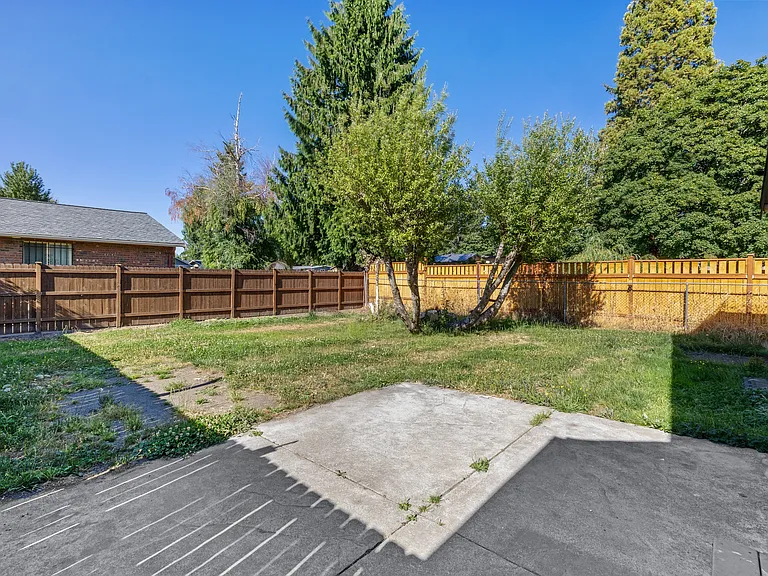 117 Violet Meadow St E — Photo 19