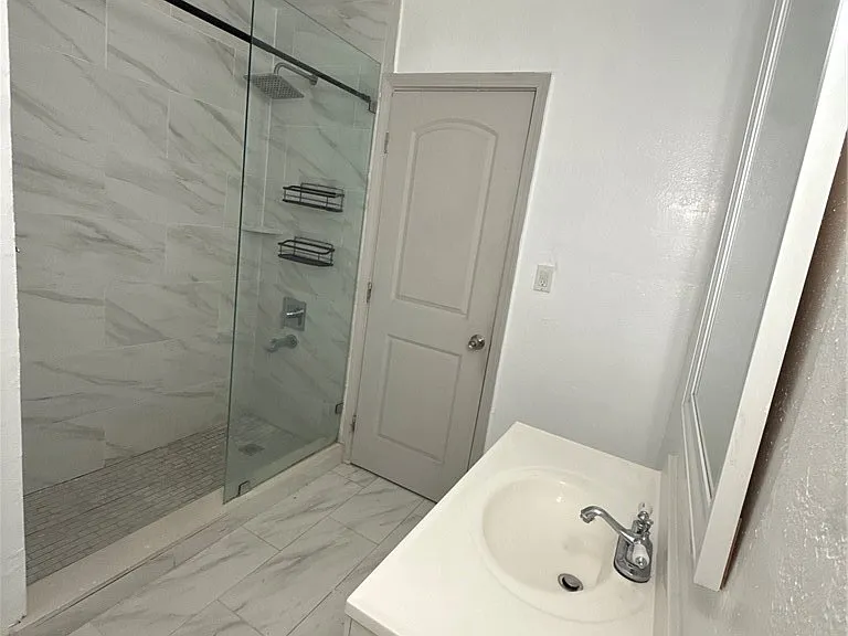 1349 N Citrus Ave — Photo 19