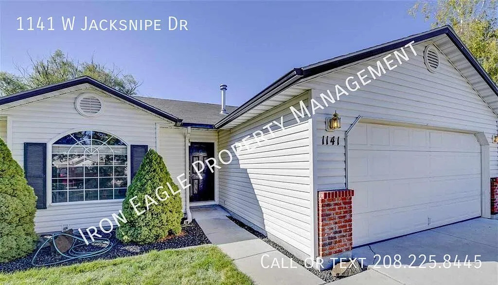 3 bed, 2.0 bath, 1208 sqft, $2,095 — Photo 1
