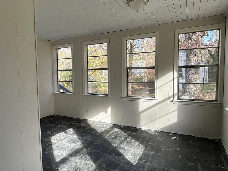 152 Shady Lawn Rd — Photo 3