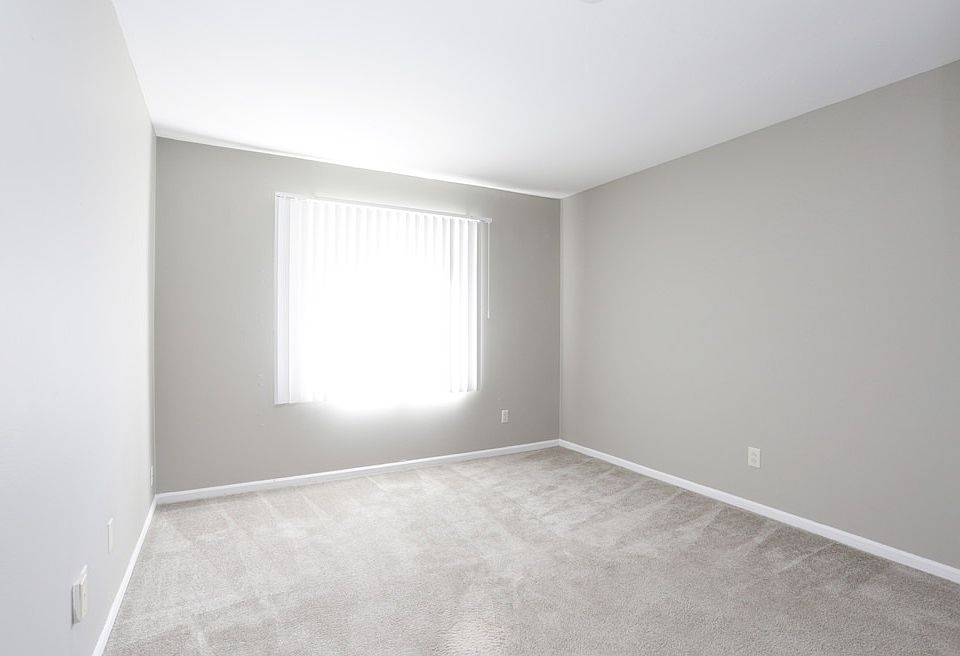 1BR, 1BA - Primary Bedroom