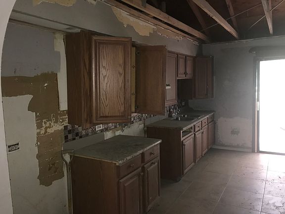 5th image of 21763 Peterson Ave