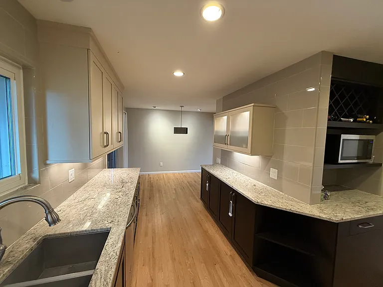 837 S Grape St — Photo 4