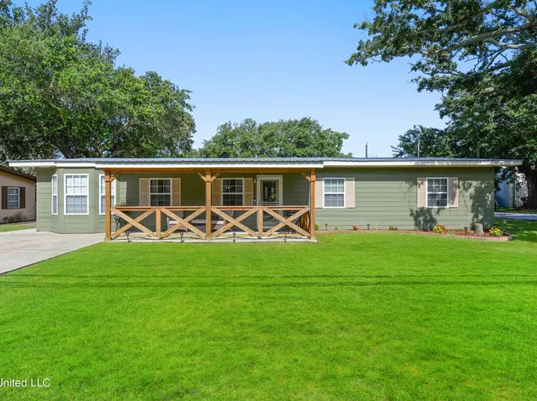 315 Holcomb Blvd, Ocean Springs, MS 39564