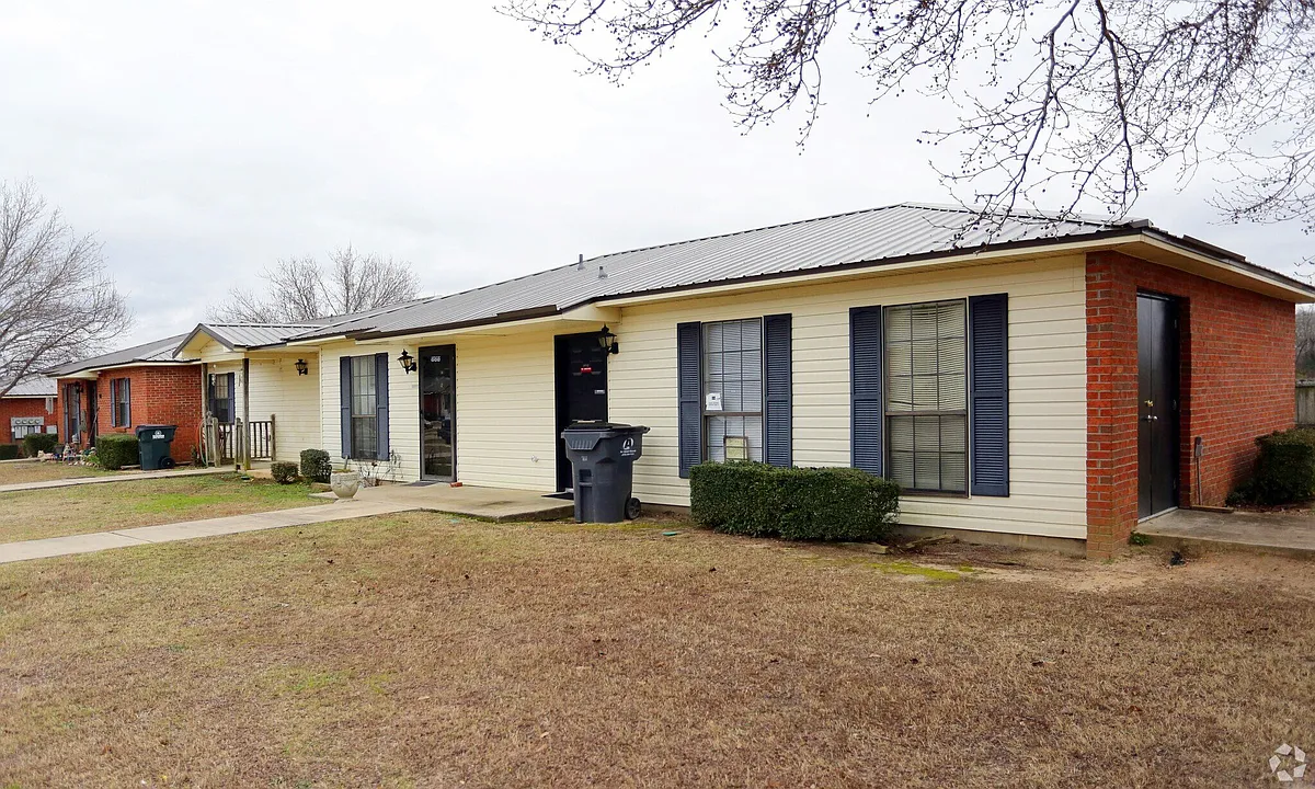 Building Photo - 1 Rosewood Ln