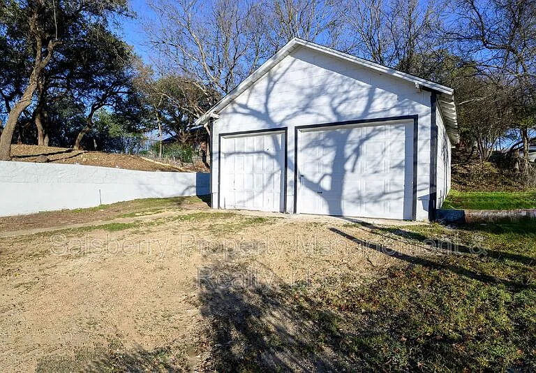 71 Crown Rd — Photo 5