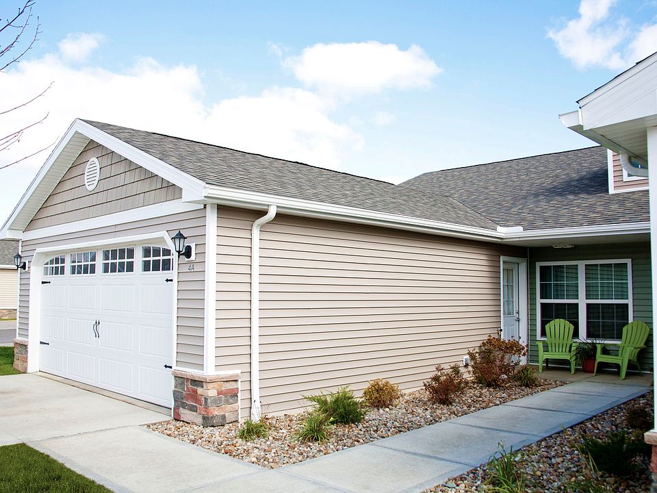 Attached Garages with Private Entry