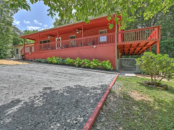 568 Possum Creek Rd, Bluff City, TN 37618