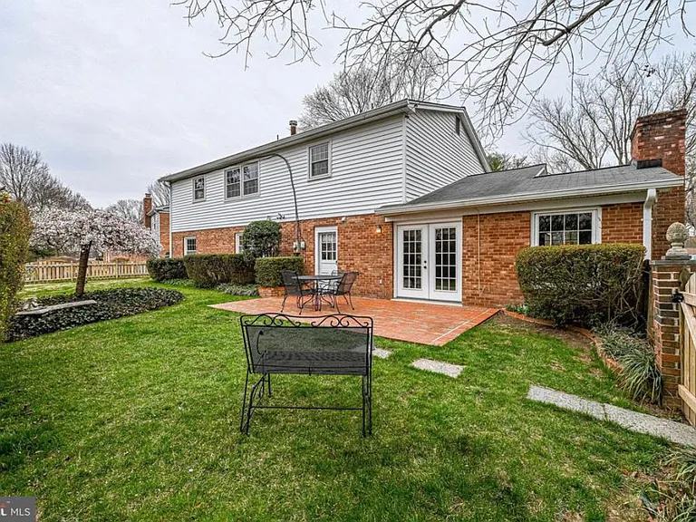 9236 Chapel Hill Ter — Photo 3