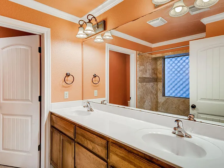 300 S Venture Blvd — Photo 8