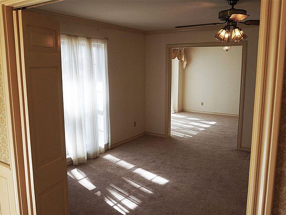 4th image of 1922 Sterling Dr