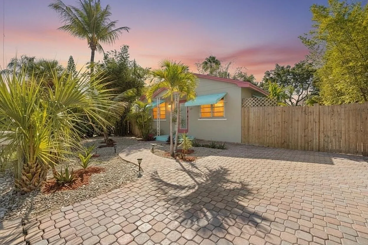 2 bed, 1.0 bath, 858 sqft, $2,800 — Photo 2