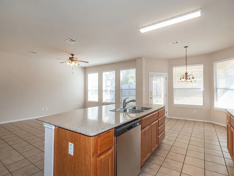 1612 Melissa Oaks Ln — Photo 7
