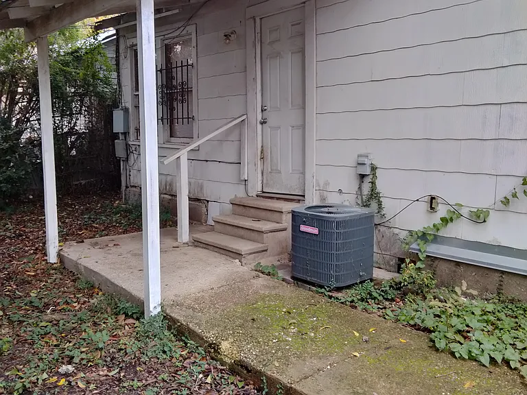 N Pine St — Photo 1