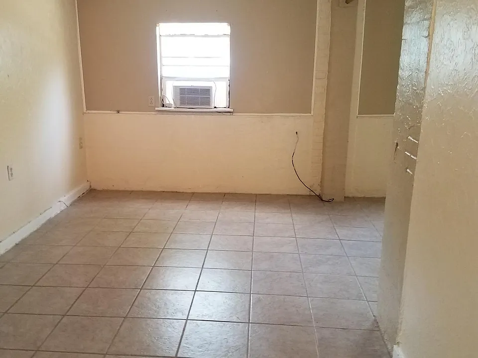 Shooting from the entry door into the living room.