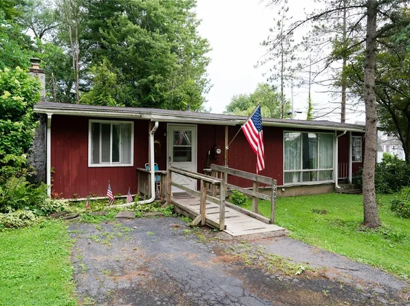 7489 E Murray Dr, Cicero, NY 13039