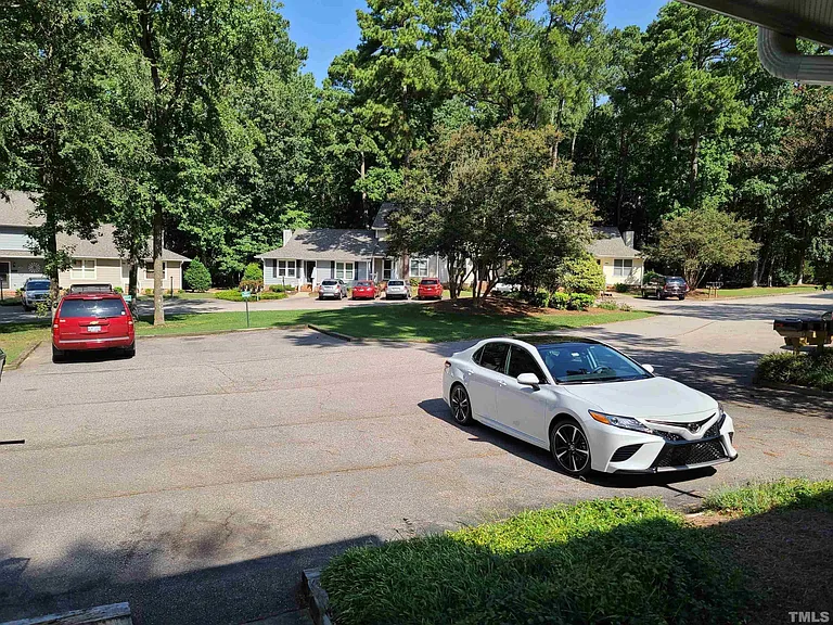 6416 Meadow View Dr — Photo 43