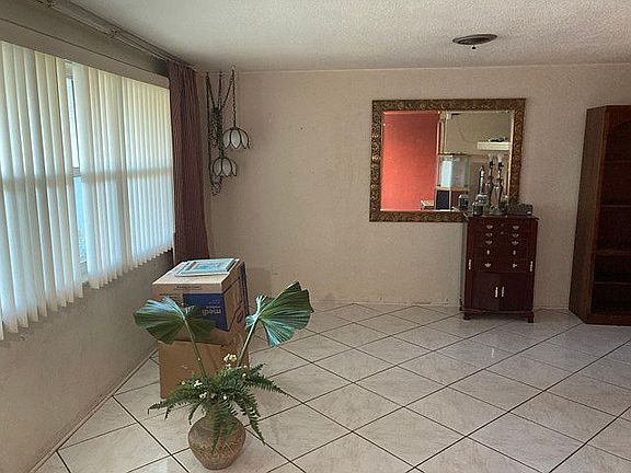 5th image of 141 Ellicott Dr
