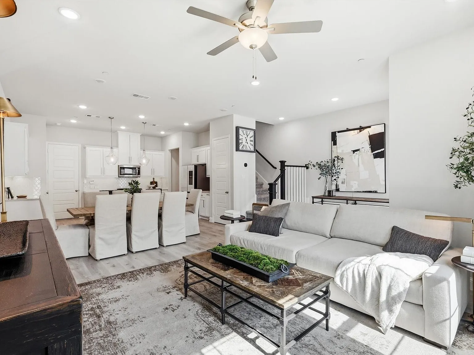 3 bed, 2.5 bath, 1860 sqft, $3,350 — Photo 1