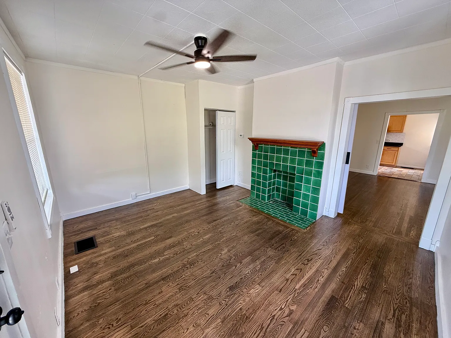 3 bed, 1200 sqft, $1,845 — Photo 4