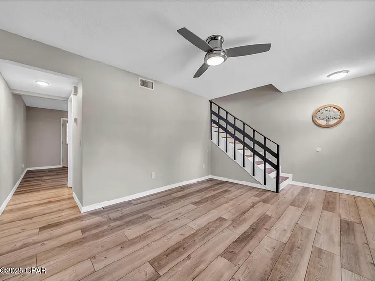 121 Hampton Dr — Photo 8