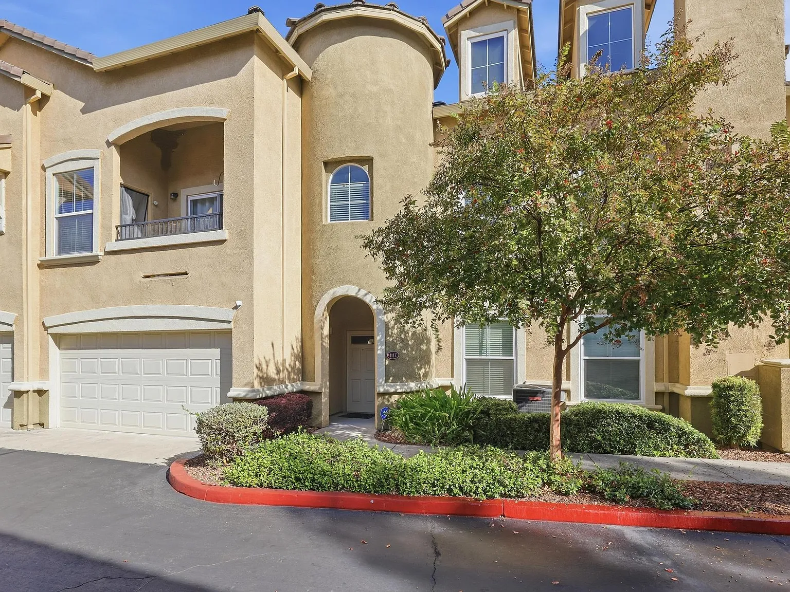 2 bed, 1651 sqft, $2,595 — Photo 1