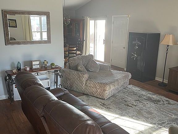 3rd image of 215 Meadow Crest Dr