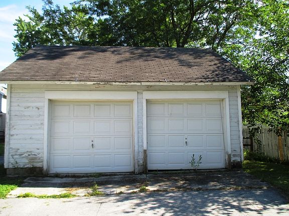 4th image of 211 E Merry Ave