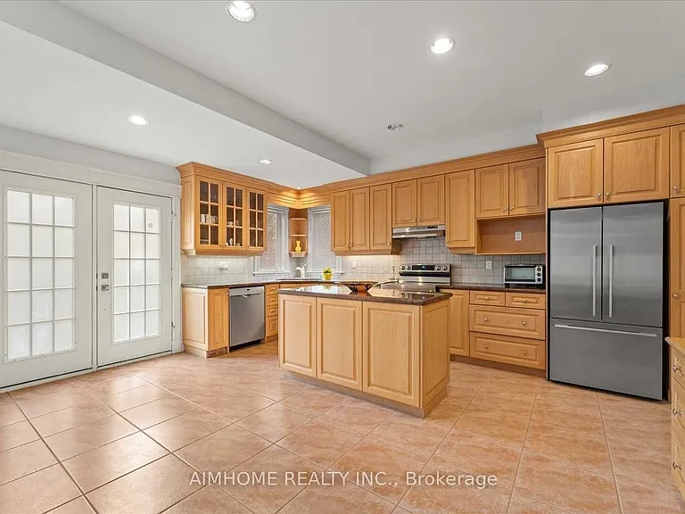 1081 Glencairn Ave — Photo 10