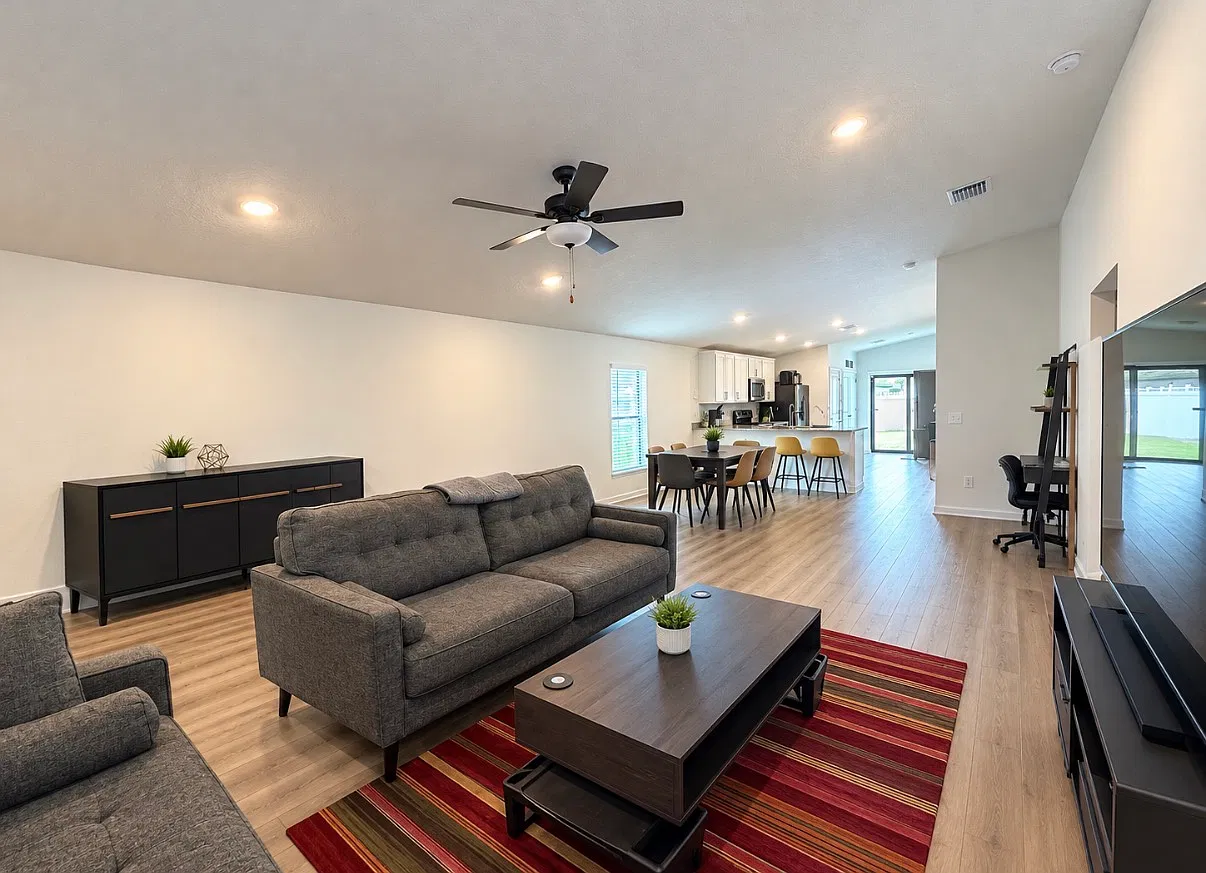 3 bed, 1697 sqft, $2,400 — Photo 3