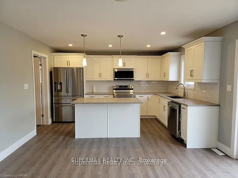 3 bed, $2,695 — Photo 2