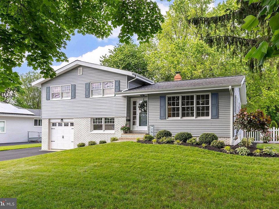 1st image of 282 Hessian Ave