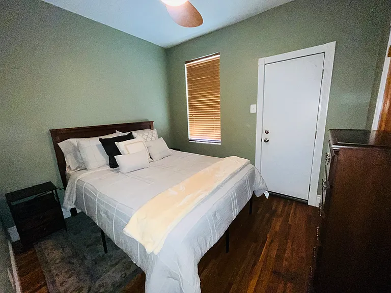 Bedroom 3 with queen bed