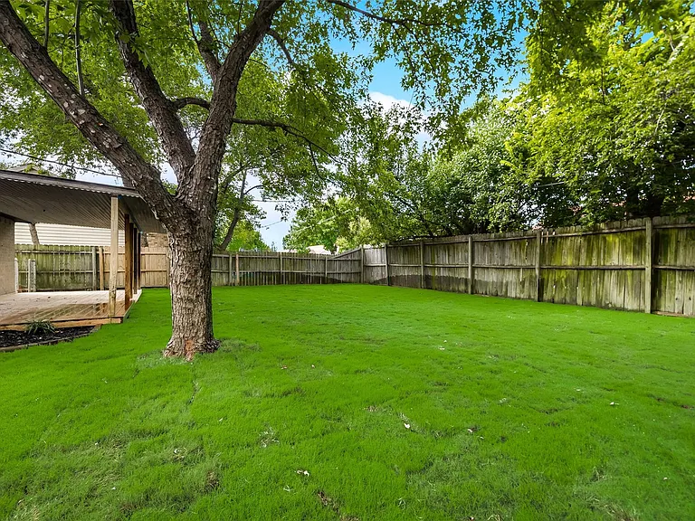 413 Redbud Dr — Photo 12