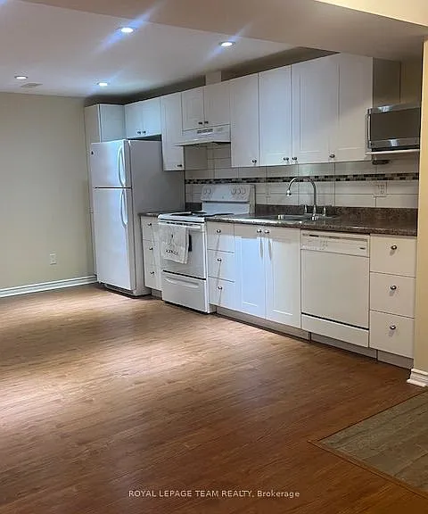 685 Everlasting Cres #B — Photo 21