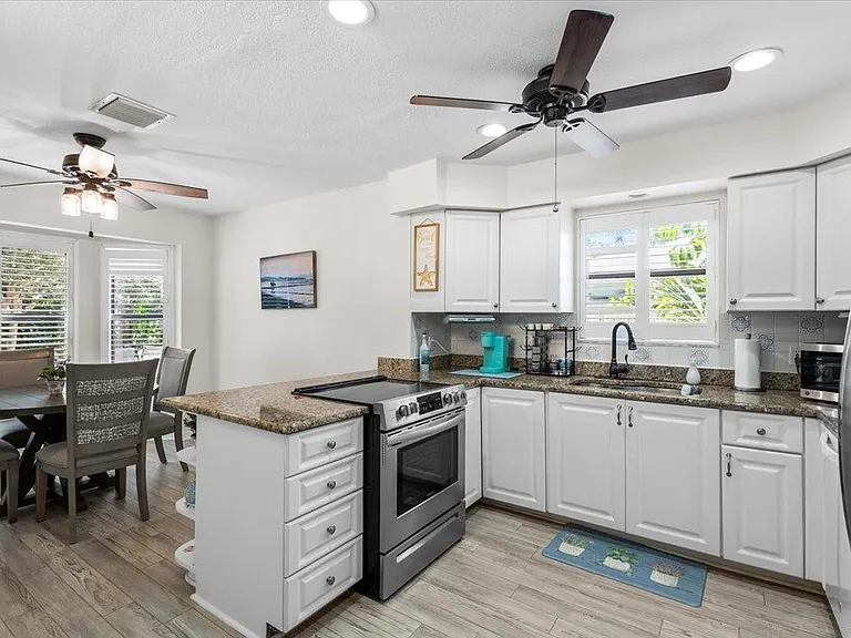 2250 SE Country Club Ln — Photo 5