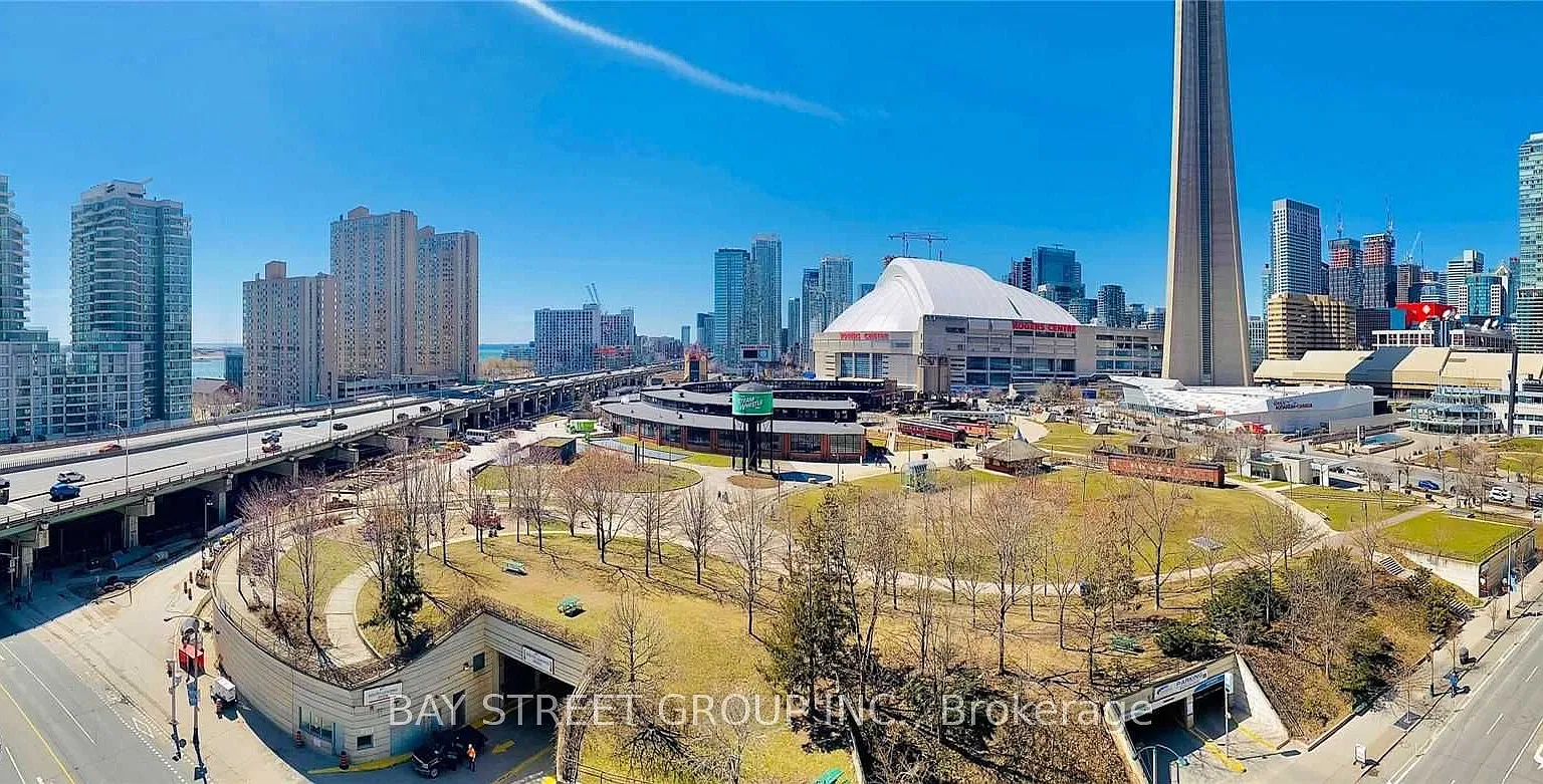 25 Lower Simcoe St — Photo 1