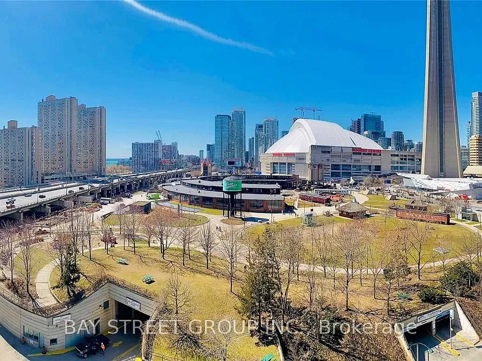25 Lower Simcoe St #1115