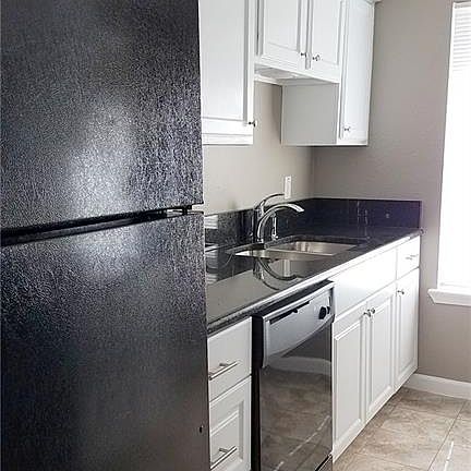 5th image of 829 Woodland Ct