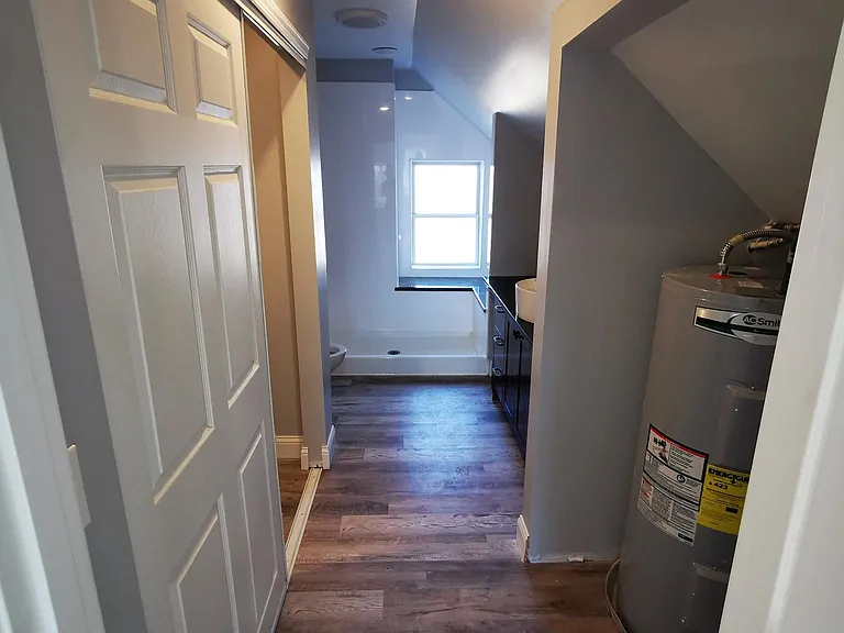 1588 Franklin Ave — Photo 6