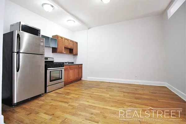 Rented by Real Street Inc | media 2