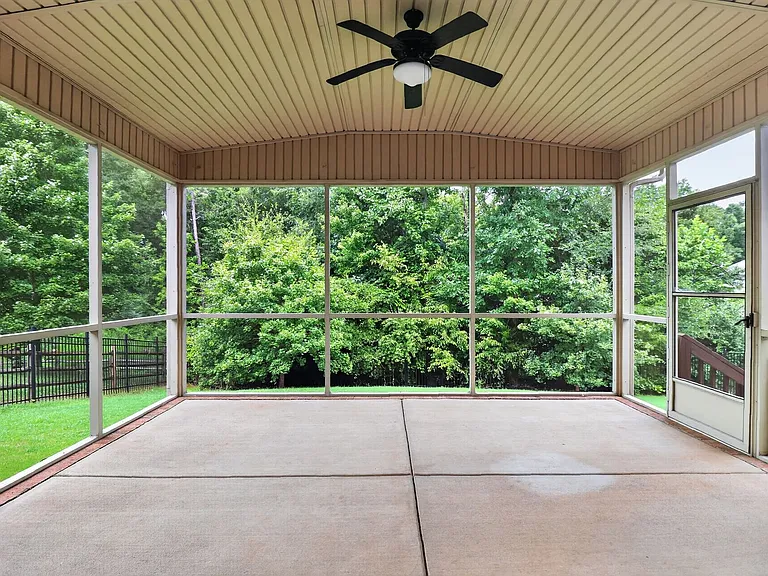 549 Daventry Ct — Photo 19