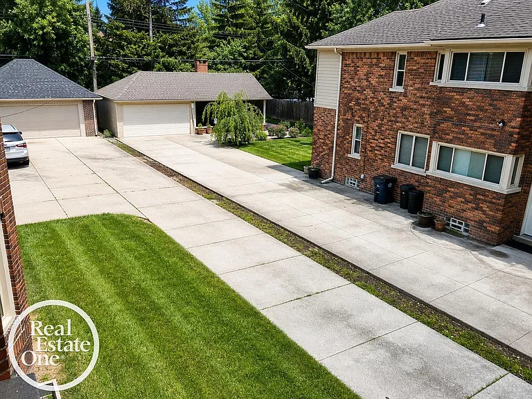 636 Neff Rd — Photo 17