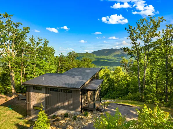 923 Smoky Ct, Gatlinburg, TN 37738