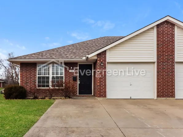 1501 Hawthorne Cir, Pleasant Hill, MO 64080