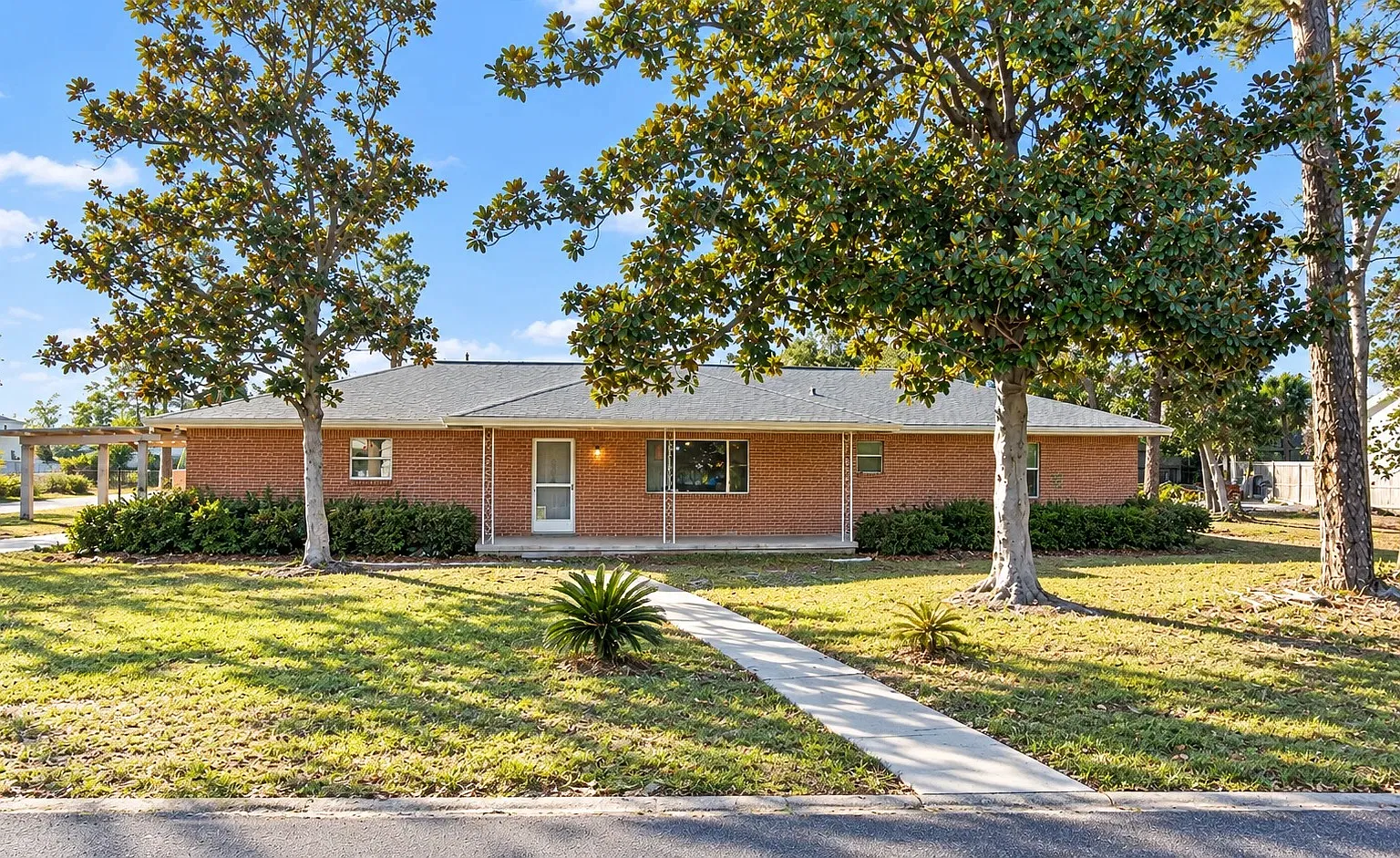 4 bed, 2400 sqft, $2,950 — Photo 1