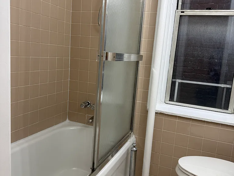 226 E 27th St #5A — Photo 7