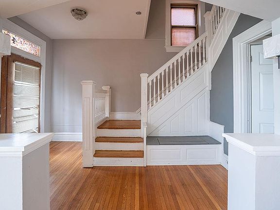 4th image of 4507 Clarence Ave