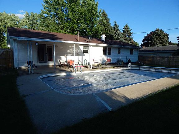 2nd image of 1911 Hancock Ln