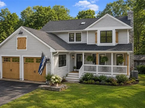 2 Overlook Dr, Ashaway, RI 02804